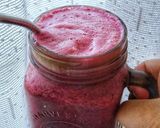 A picture of step 3 of Pear Apple and Pitaya Juice.