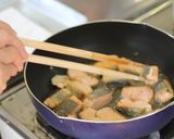 A picture of step 3 of Seafood Cream Stew.
