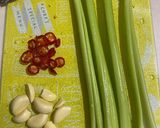 A picture of step 1 of Garlic prawns with celery.