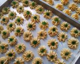 Foto langkah ke 3 dari resep Kue semprit renyah.