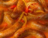 Foto del paso 5 de la receta: Chorizo a la pomarola en disco de arado