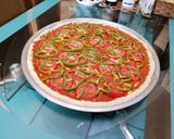 صورة لخطوة 7 من وصفة 🍕 بيتزا الفخامة محشوة الاطراف 🍕