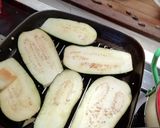 Foto del paso 4 de la receta: Berenjenas asadas, con pollo y queso 🍆 🧀 🐔