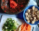Foto langkah ke 1 dari resep Oseng Baso Mercon.
