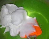 Foto langkah ke 3 dari resep Pandan Hokkaido Chiffon Cupcake.