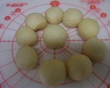 A picture of step 6 of *Crunchy* Melon Pan*.