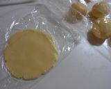 A picture of step 8 of *Crunchy* Melon Pan*.