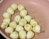 Foto langkah ke 4 dari resep Tumis Telur Puyuh.