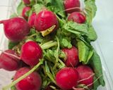 Foto del passaggio 1 della ricetta Insalata di fagiolini, ravanelli, pomodori, cipolla di tropea e basilico