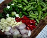 Foto langkah ke 2 dari resep Tumis udang buncis.