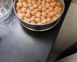A picture of step 1 of Soya chunk chickpea kabab.