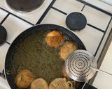 Une image de l'étape 6 de Beignets à la pommes cuit à la poêle.