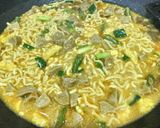 Foto langkah ke 4 dari resep Mi Rebus Bumbu Sendiri (Enak dan Gampang).