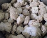 A picture of step 2 of Soya chunks masala.