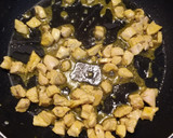 Foto del paso 1 de la receta: Salteado de garbanzos con pollo