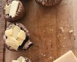 A picture of step 5 of Cheesy portobello mushrooms.