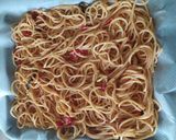 Foto del passaggio 2 della ricetta Frittata di spaghetti