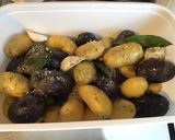 Une image de l'étape 2 de Duo de pommes de terre vitelotte et grenaille à l ail laurier et herbes de Provence.