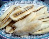 A picture of step 1 of Turon (Sweet Banana Dessert).