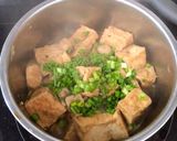 Hình bước làm 4 của món Đậu hủ kho nấm rơm