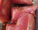 Hình bước làm 1 của món Cá ngừ áp chảo sốt chua ngọt