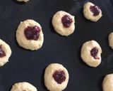 A picture of step 4 of Strawberry jam cookies.
