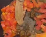 صورة لخطوة 2 من وصفة رز الدجاج بالزعفران بقدر الضغط