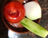 Foto del paso 3 de la receta Pechuga de pollo a la plancha con flores de pepino e hilos de puré de guisantes