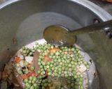A picture of step 3 of काठियावाड़ी मसाला खिचड़ी (kathiyavadhi khichdi recipe in hindi).