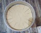 Foto langkah ke 5 dari resep Homemade Cheesy Bites Pizza.