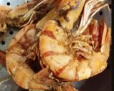 รูปขั้นตอนการทำที่ 2 ของ กุ้งลายทอดราดซอสมะขาม