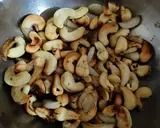 A picture of step 2 of Kathiyawadi Kaju Lehsan Sabji.