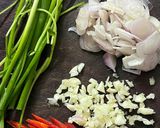 A picture of step 5 of Boiled Vegetables with Crispy Pork Fat and Caramelized Dipping Sauce (Kho Quet).