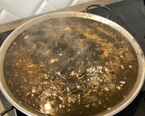 Foto del paso 8 de la receta: Arroz negro con sepia y gambones