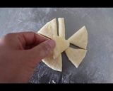 Hình bước làm 2 của món Bánh mì hình chiếc nơ