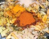 A picture of step 2 of Kulith Pithi / hoursegram curry.