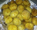 A picture of step 5 of Flour filled potato balls.