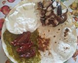 Foto del passaggio 3 della ricetta Piadina con polpo, burrata, pesto, pomodori secchi & rucola