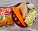 Hình bước làm 1 của món Ức gà cuộn trứng rau củ chiên