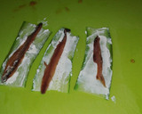 Foto del paso 3 de la receta: Rulitos de calabacín rellenos de queso crema y anchoas