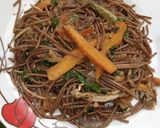 A picture of step 3 of Brown veggies spaghetti.
