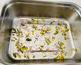 A picture of step 1 of Microwave Mango Halwa.