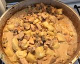 Foto del paso 3 de la receta: Pollo, crema, champi, papa