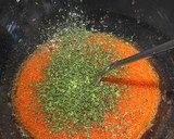 Foto del paso 3 de la receta: Pollo con salsa de achiote, puré de papa con zanahoria y repollo