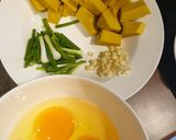 รูปขั้นตอนการทำที่ 1 ของ ฟักทองผัดไข่🎃🍳