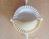 Foto del passaggio 5 della ricetta Ravioli di semola con ripieno di ricotta e bietoline