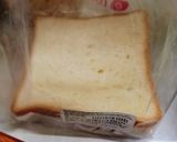 Hình bước làm 1 của món Ăn sáng với bánh mì sandwich xúc xích và trứng