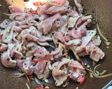 รูปขั้นตอนการทำที่ 1 ของ หมูผัดพริกสามสีพริกไทยดำ คีโต