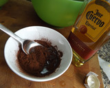 Foto del paso 1 de la receta: Bizcocho de cacao y naranja al aroma de ron tostado