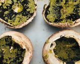 Foto del paso 1 de la receta: Hamburguesas de hongo portobello con queso gouda y pesto